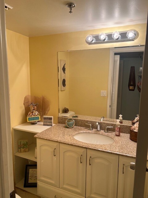 Building Photo - 355 S Ocean Dr