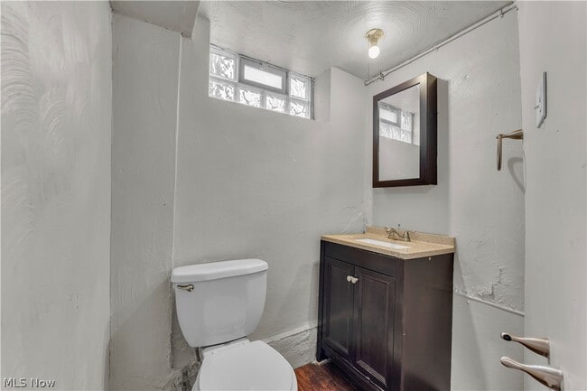 Building Photo - 21206 Hillgrove Ave