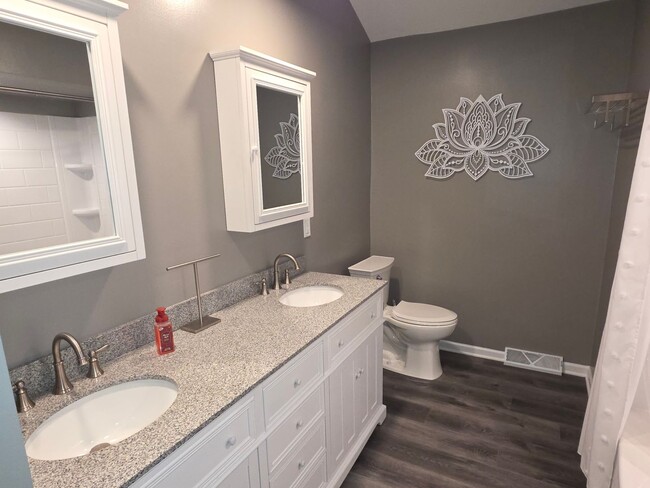 Building Photo - Furnished Mid-term Rental