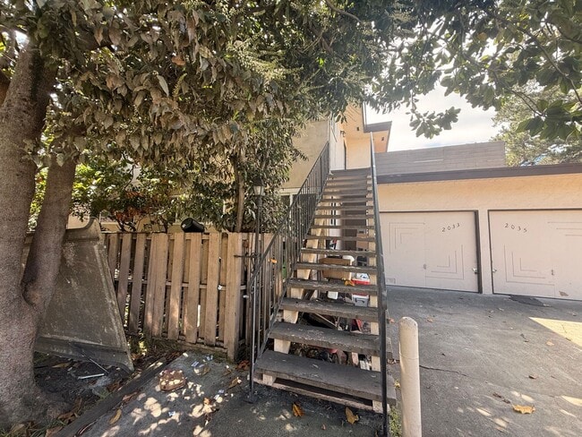 Building Photo - 2029-2035 Key Blvd