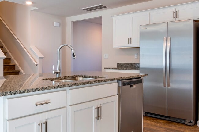 Building Photo - 7882 Shallowbrook Dr