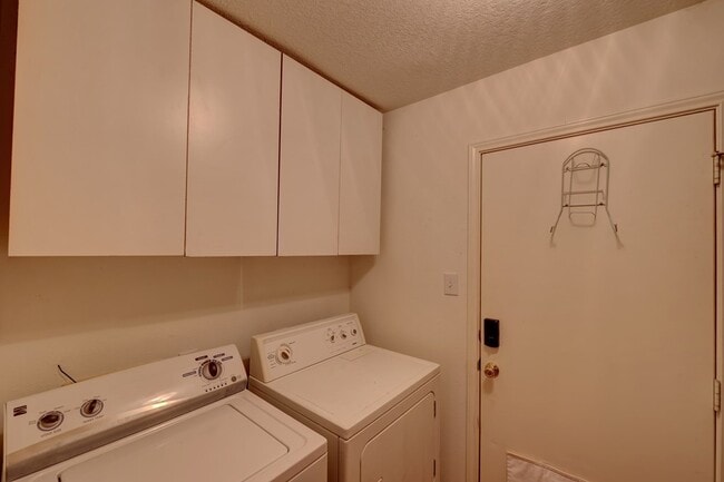 Building Photo - 115 Chaparral Pl W