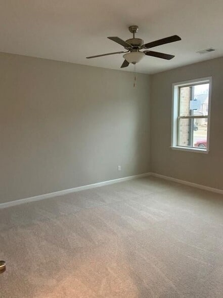 Building Photo - 3925 Redwood Dr