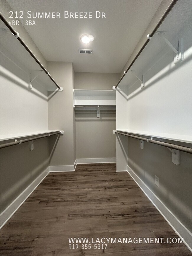 Building Photo - 212 Summer Breeze Dr