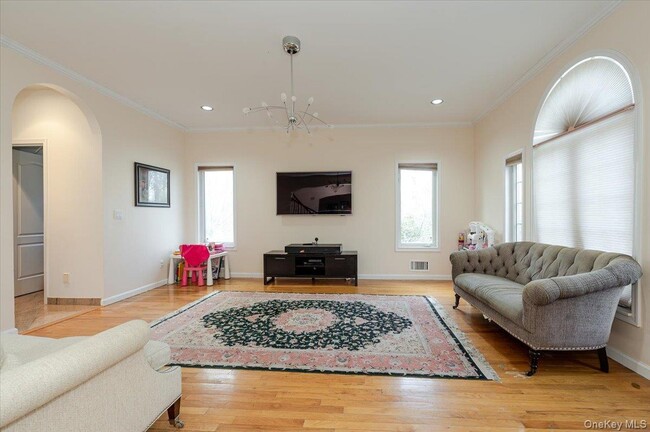 Building Photo - 11 Drury Ln