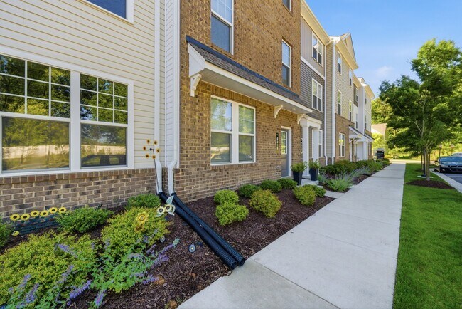 Building Photo - 4019 Grand Reserve Ln