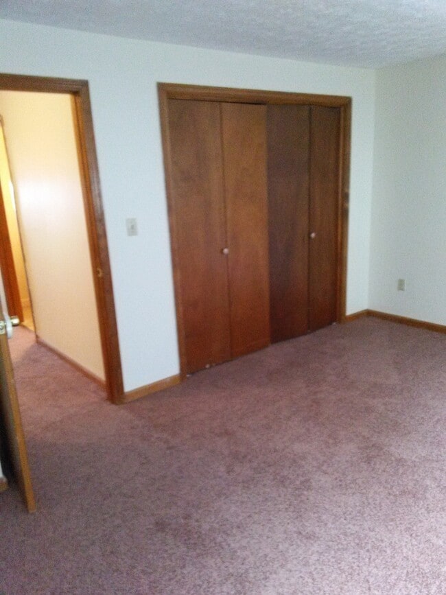Building Photo - Townhome Style Condo Unit Available For Rent!