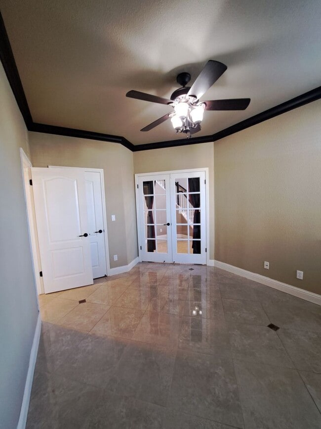 Building Photo - Spacious 5-Bedroom Fresno Home with Garage and Backyard!