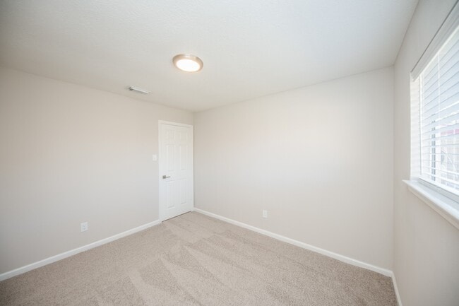 Building Photo - 121 Coffee Ln