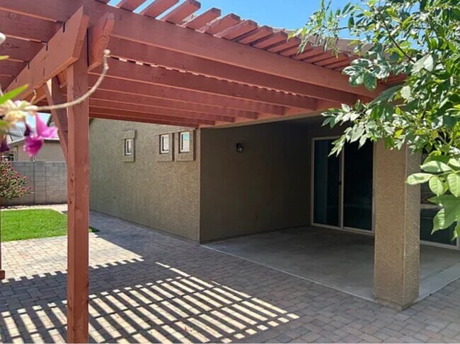 Building Photo - 23788 W Mohave St