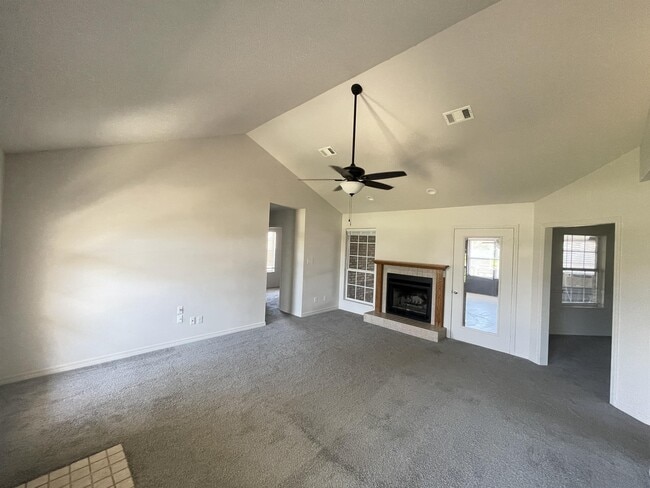 Building Photo - 2212 Peachwood Ct