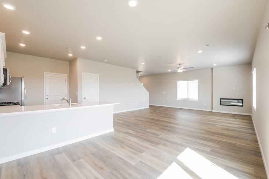 Building Photo - 7250 Crystal Ave