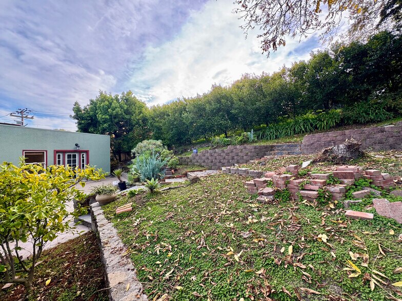 Building Photo - 645 Jean St