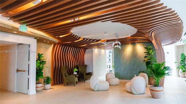 Building Photo - 700 NE 24th St