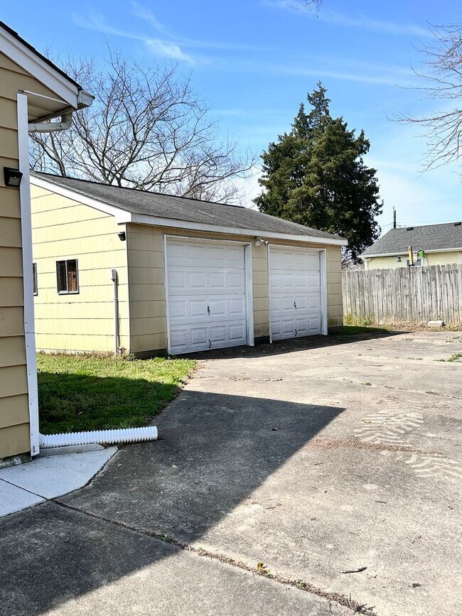 Building Photo - Diamond Springs Rd, Virginia Beach