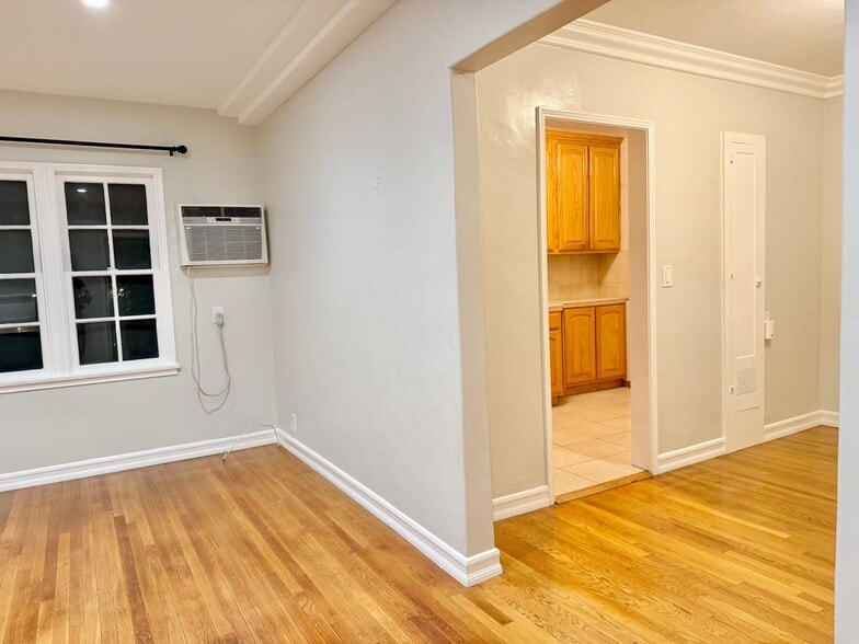 Building Photo - 1744 Huntington Dr