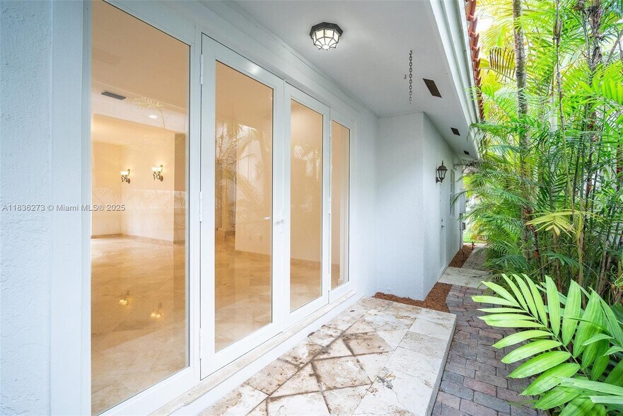 Building Photo - 1135 Asturia Ave