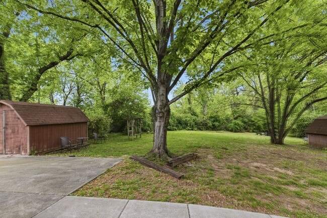 Building Photo - Crieve Hall Duplex