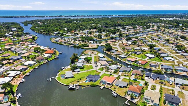 Building Photo - Waterfront beauty in Overbrook Gardens