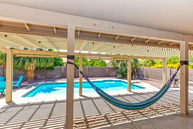 Building Photo - Pool home for rent