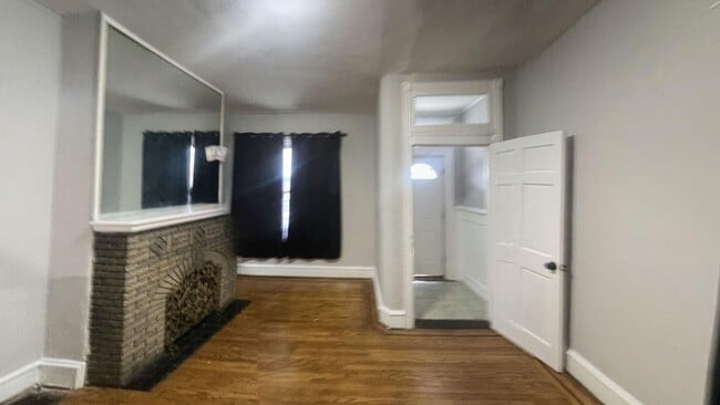 Building Photo - Spacious 4-Bedroom Home with Excellent Tra...