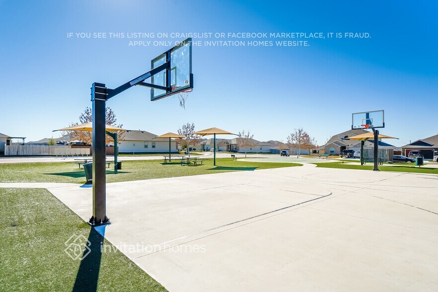 Building Photo - 10539 McClintock Dr