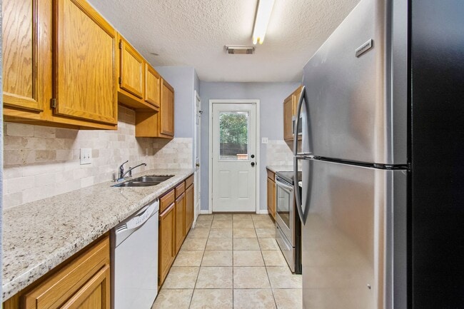 Building Photo - 10629 Royal Cavins Dr