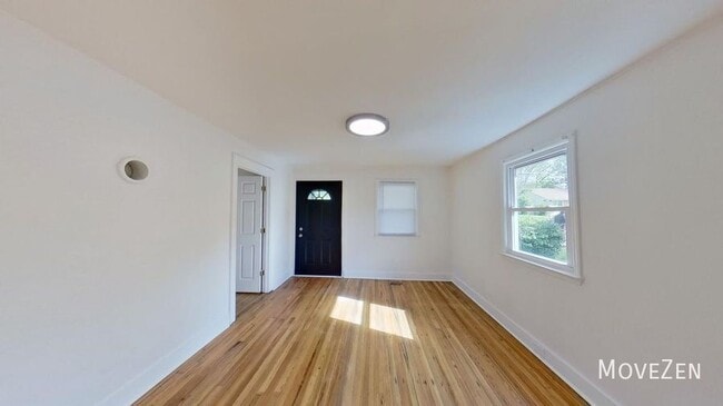 Building Photo - 1710 Oakwood Ave