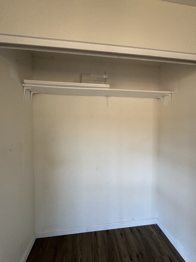 Building Photo - 140 Uwapo Rd