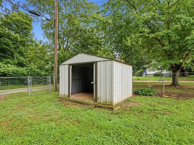 Building Photo - 1220 19th Ave SE