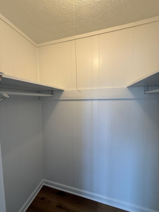 Building Photo - Charming Rural Home on 2+ Acres in Jackson County