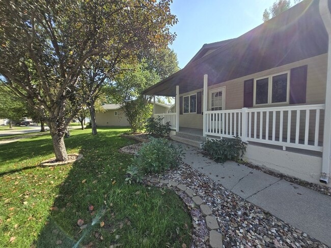Building Photo - 5038 W Elm Ct