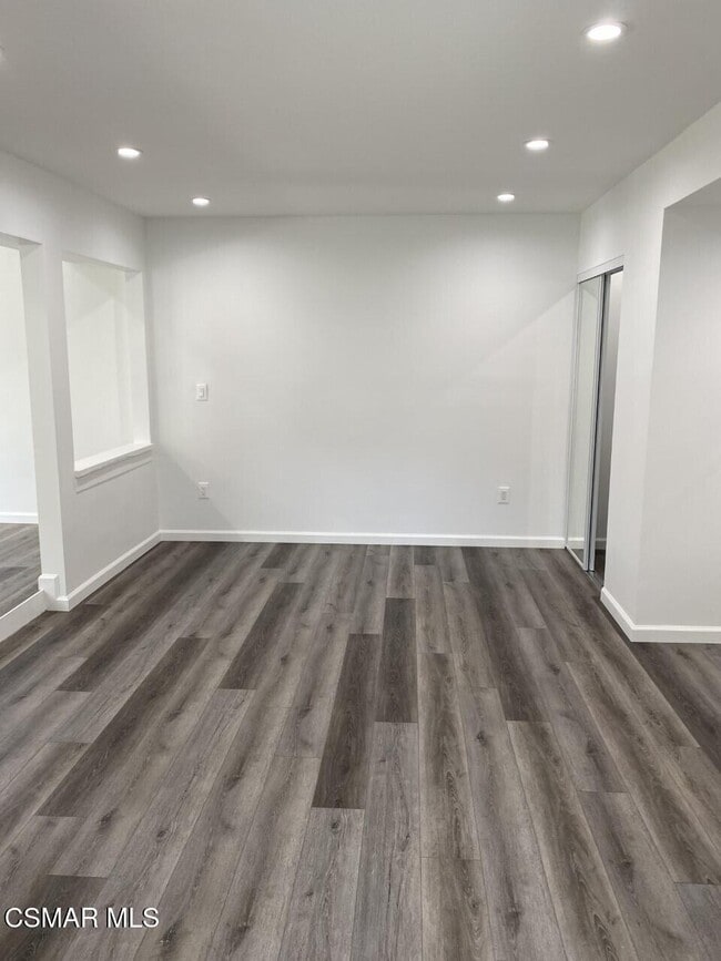 Building Photo - 845 La Grange Ave