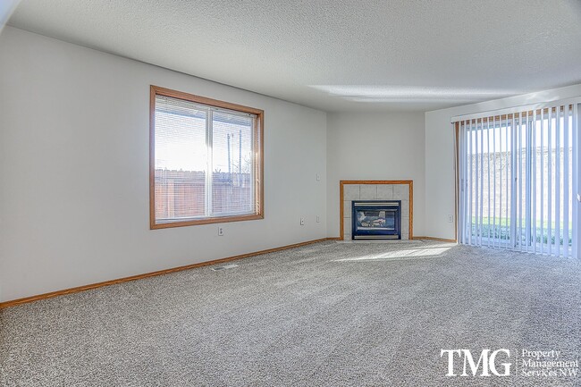 Building Photo - 3BD Ranch Style Home In Great Orchards Location!  Fully Fenced Yard!