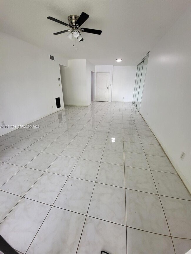 Building Photo - 3125 Oakland Shores Dr