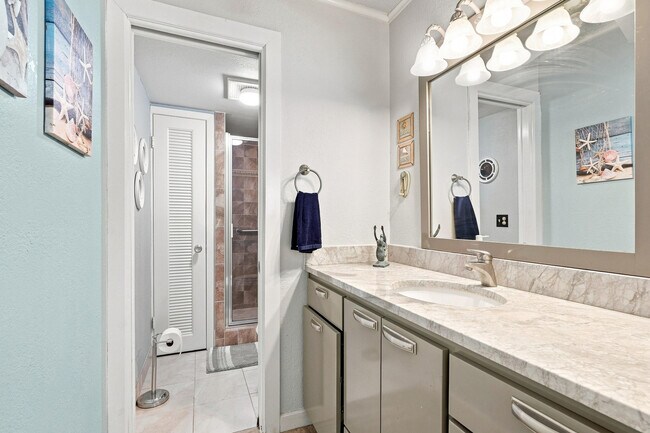 Building Photo - 10310 S Ocean Dr