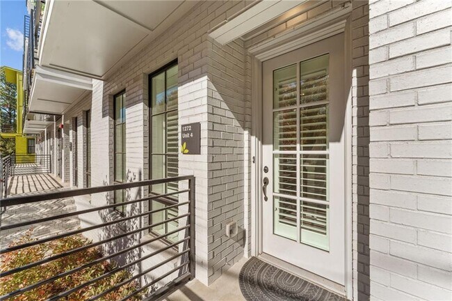 Building Photo - 1272 Longreen Ter NW