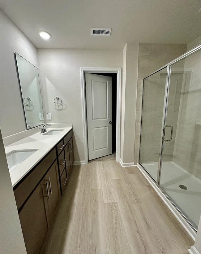 Building Photo - 612 White Birch Ln