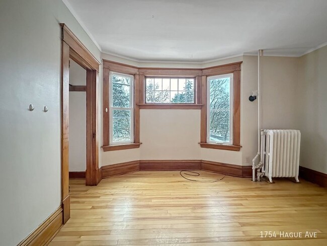 Building Photo - 4br 1ba ~ Security Deposit Free Alternativ...