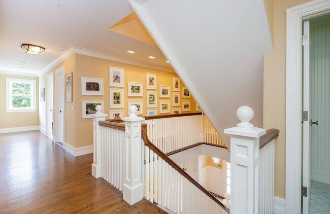 Building Photo - 63 Meadowmere Pl