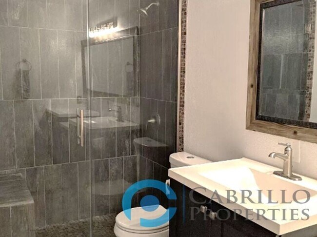 Building Photo - 2828 Famosa Blvd