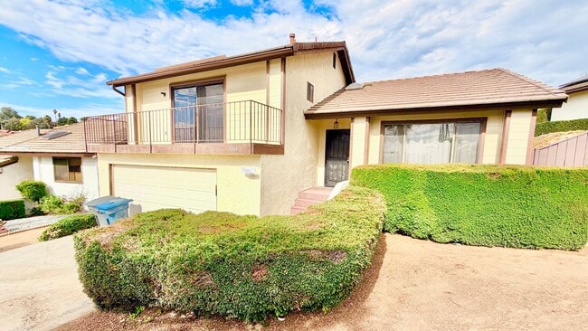 Building Photo - Wonderful Split-level Home with Spacious B...