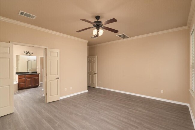 Building Photo - 205 Choke Canyon Ln
