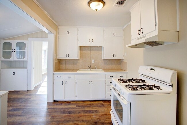 Building Photo - Available Mid July! 3-bedroom 1 bath for lease in Cleburne