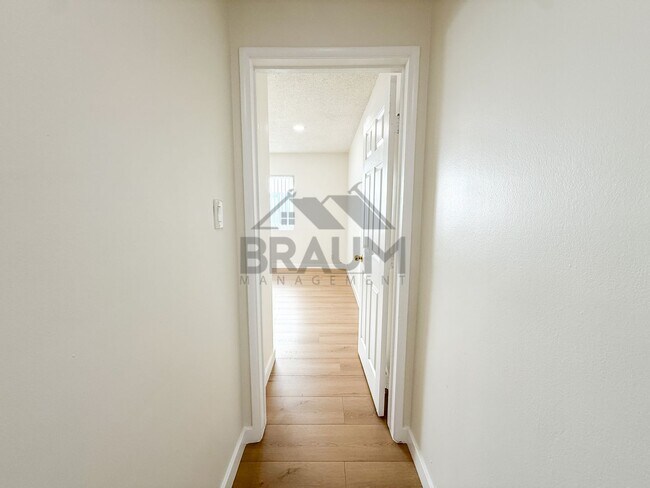 Building Photo - 13129 Oxnard St