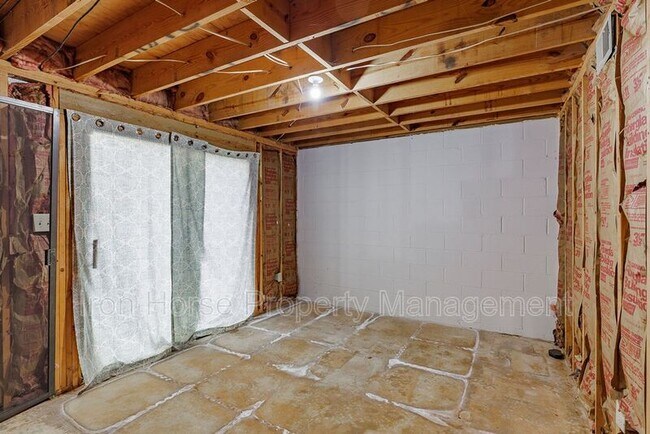 Building Photo - 1060 Windbrooke Ct