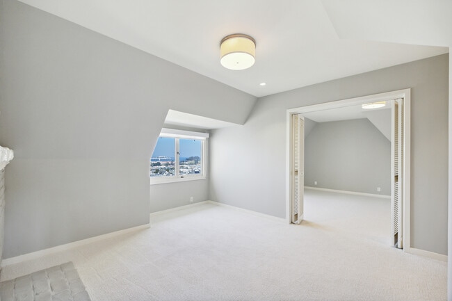 Building Photo - 2470 Broadway