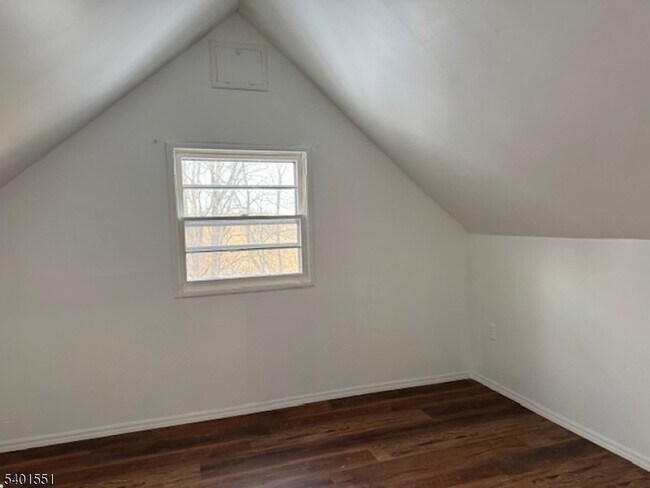 Building Photo - 59 Lakeview Dr