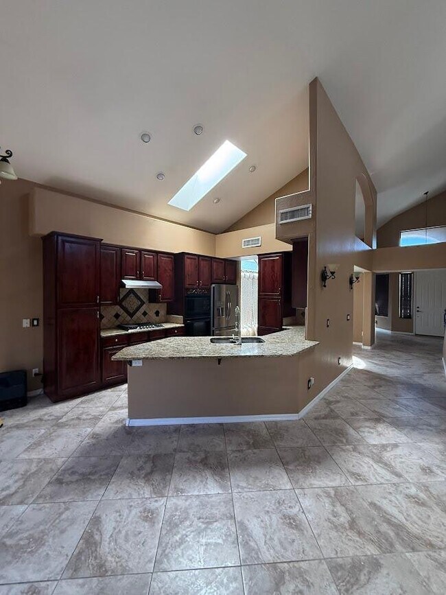 Building Photo - 6602 W Molly Ln