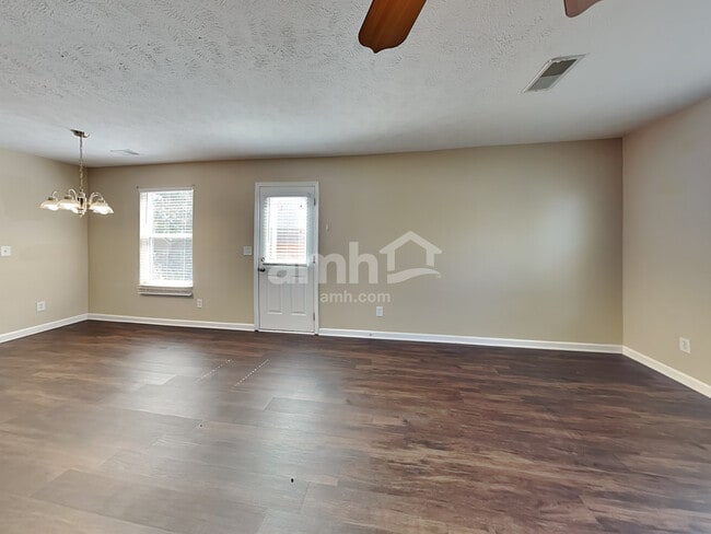 Building Photo - 2853 Park Knoll Dr